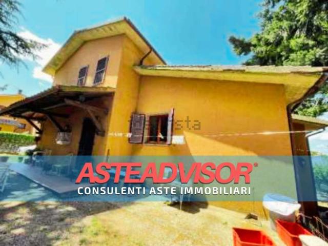 Case e ville in vendita di 223 m² in Via Arezzo, 2