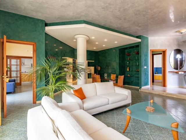 Case e ville in vendita di 223 m² in Via Giuseppe Motta, 14