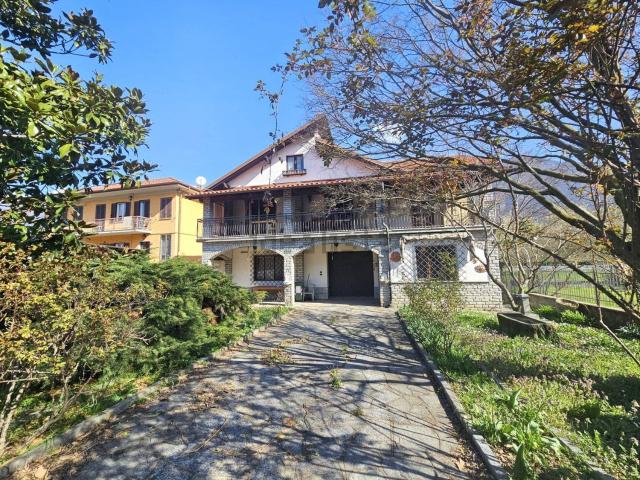 Case e ville in vendita di 223 m² in Via Giaconera, 36