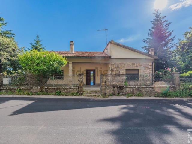 Case e ville in vendita di 223 m² in Via delle Rocche