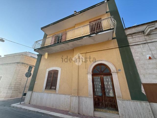 Case e ville in vendita di 223 m² in Via Ettore Carafa, 24