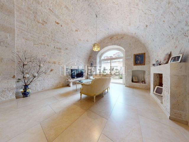 Case e ville in vendita di 223 m² in Via Noci
