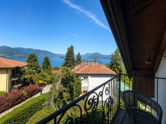Case e ville in vendita di 223 m² in Via Principe di Piemonte, 12