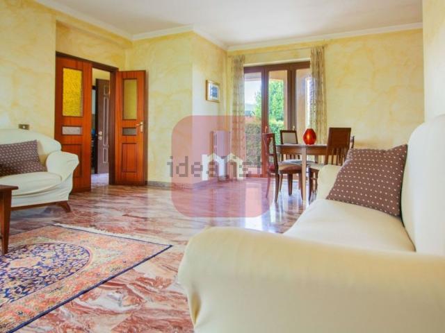 Case e ville in vendita di 223 m² in Via Volturno