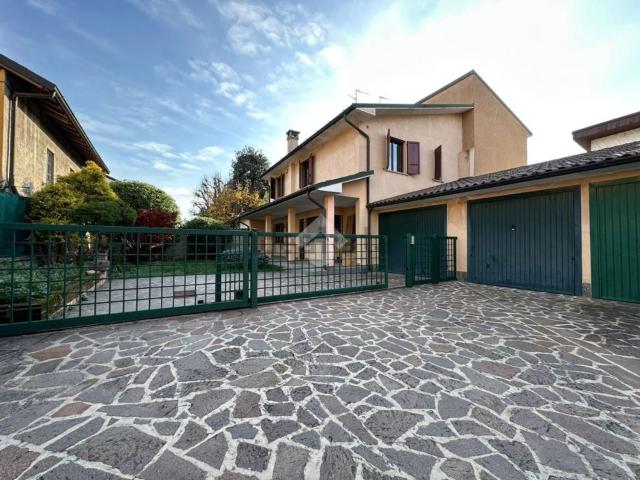 Case e ville in vendita di 223 m² in Via XXV Aprile, 19
