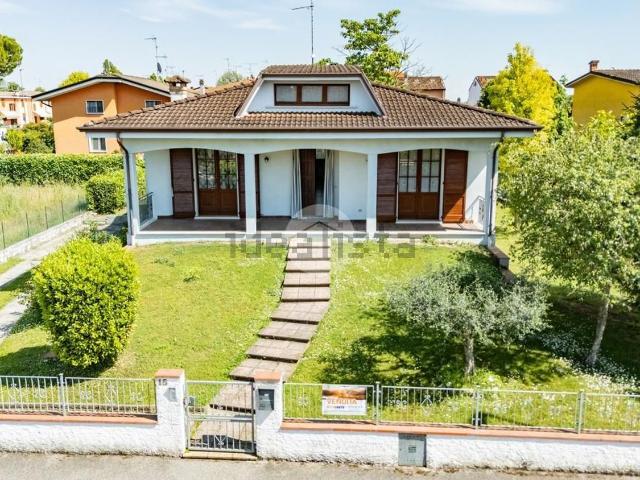 Case e ville in vendita di 224 m² in Via Bodini G. e M 15
