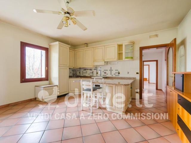 Case e ville in vendita di 224 m² in Via Giuseppe Garibaldi, 25