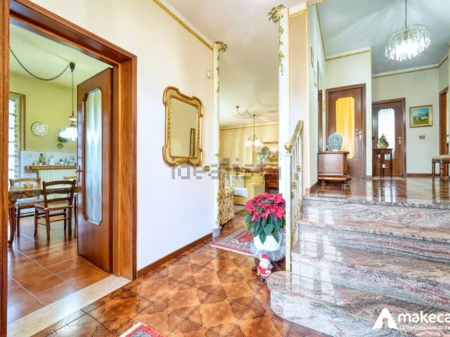 Case e ville in vendita di 224 m² in Via Giacomo Matteotti, 4