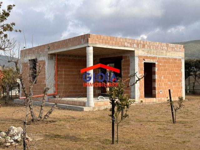 Case e ville in vendita di 224 m² in Via Domiziana, 541
