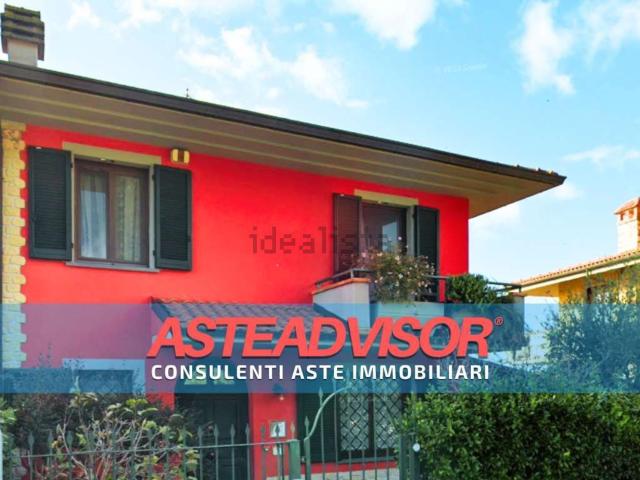 Case e ville in vendita di 224 m² in Via delle Terme, 305