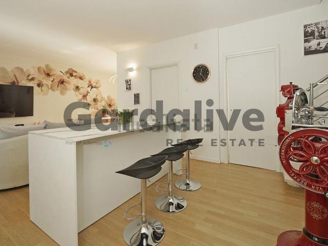 Case e ville in vendita di 224 m² in Via Miralago, 1