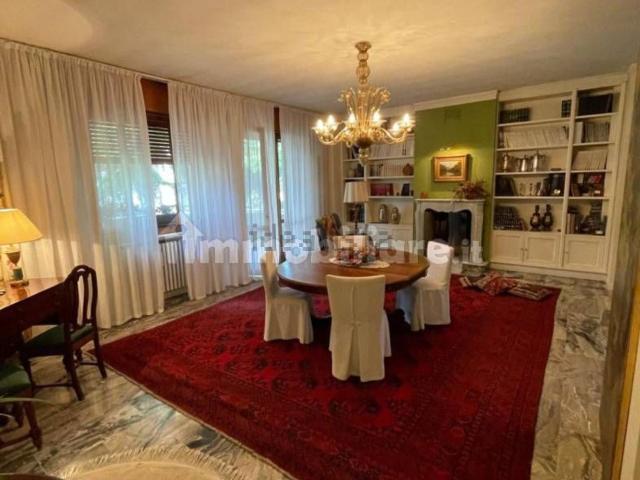Case e ville in vendita di 224 m² in Via San Francesco D&apos Assisi, 1