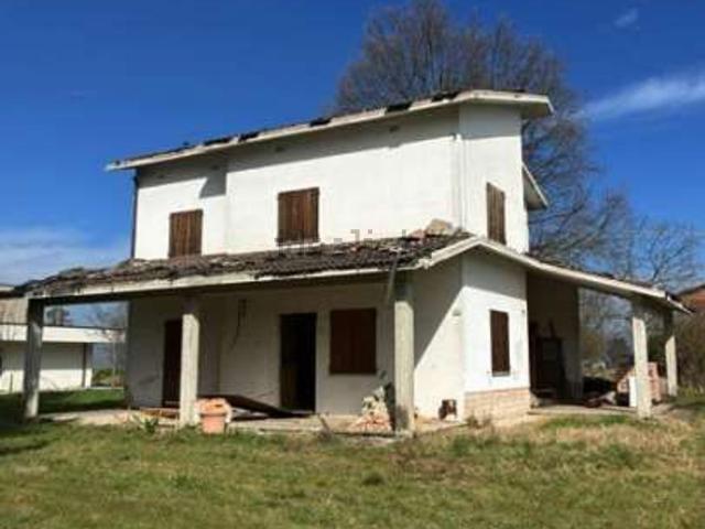 Case e ville in vendita di 224 m² in Via per Modena
