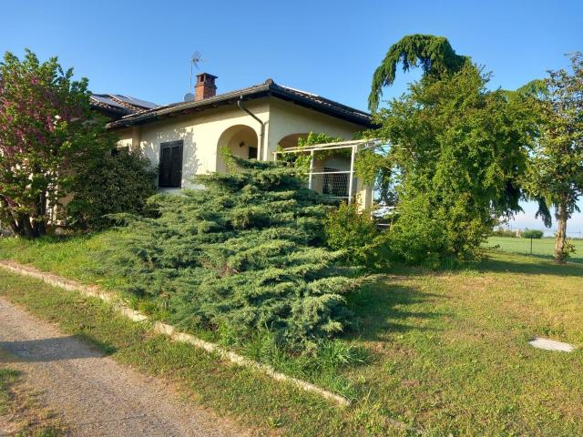 Case e ville in vendita di 224 m² in Via Piacenza
