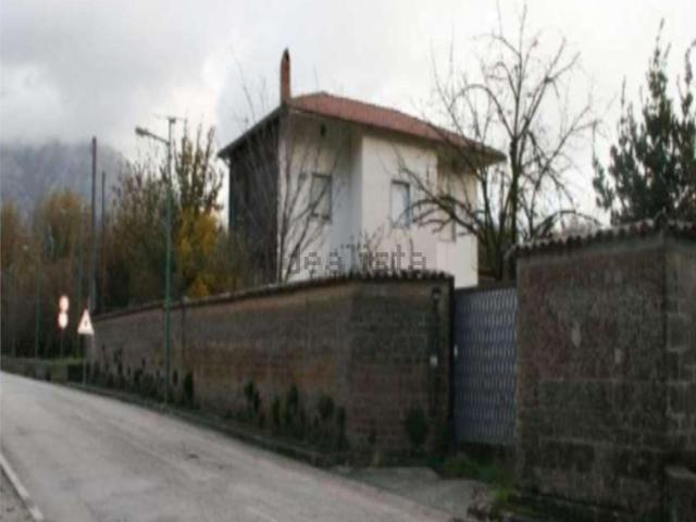 Case e ville in vendita di 224 m² in Via Torricelli, 10