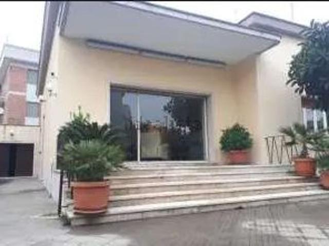 Case e ville in vendita di 224 m² in Via Umberto Maddalena