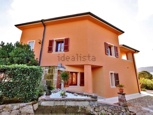 Case e ville in vendita di 224 m² in Località RUGHES D&apos OLIA