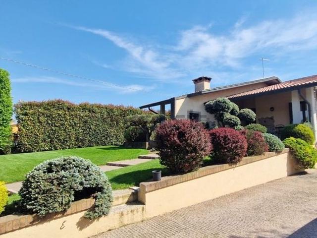 Case e ville in vendita di 225 m²
