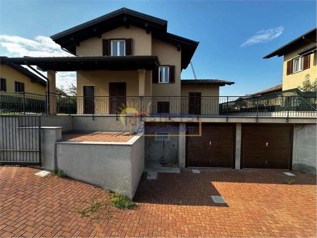 Case e ville in vendita di 225 m²