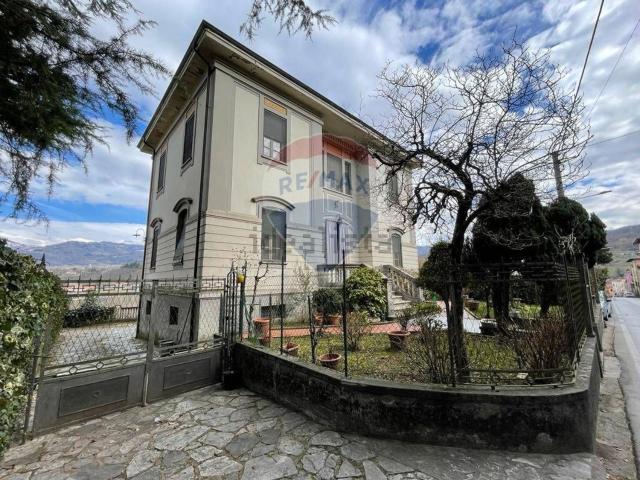 Case e ville in vendita di 225 m²