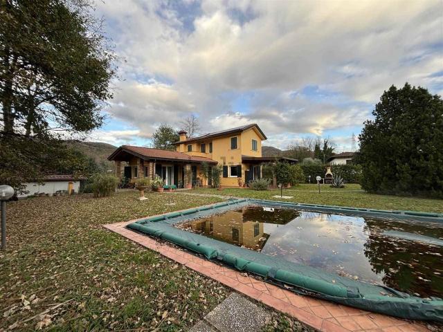 Case e ville in vendita di 225 m²