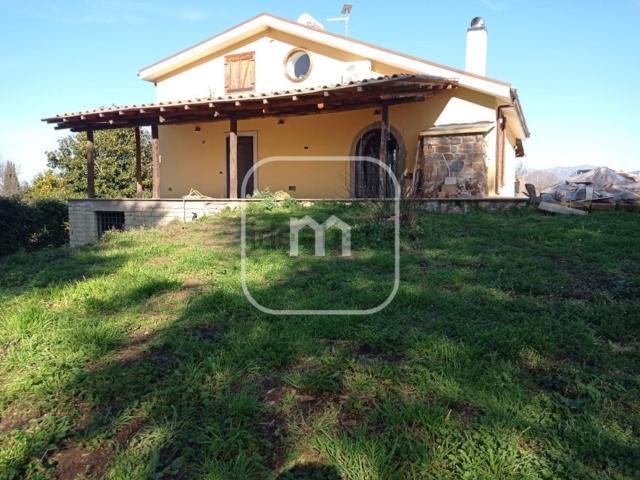 Case e ville in vendita di 225 m² in Via Colle San Pietro, 33