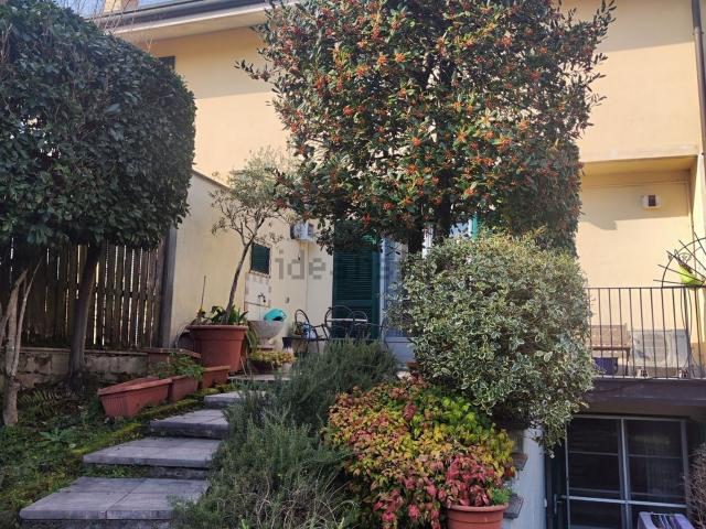 Case e ville in vendita di 225 m² in Via Cristoforo Colombo