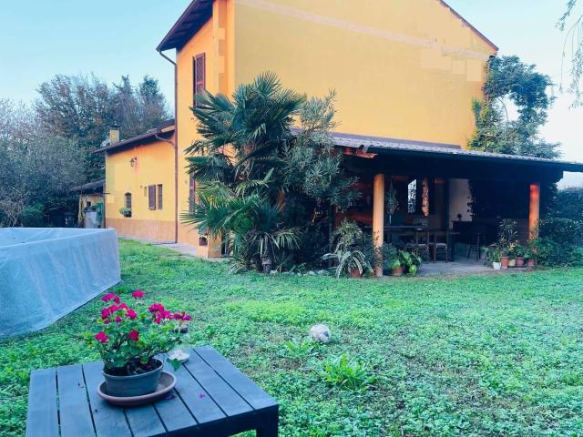 Case e ville in vendita di 225 m² in Via Bergamo, 354