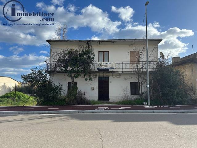 Case e ville in vendita di 225 m² in Via Generale Tosciri