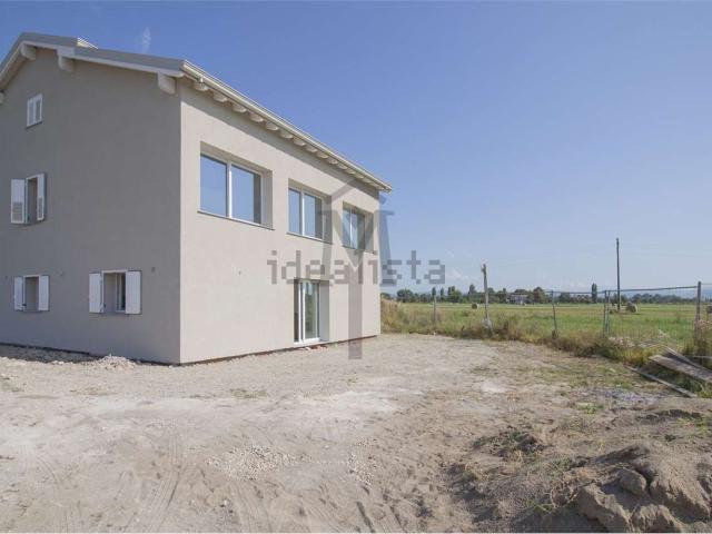 Case e ville in vendita di 225 m² in Via Giovanni Rinaldi, 328