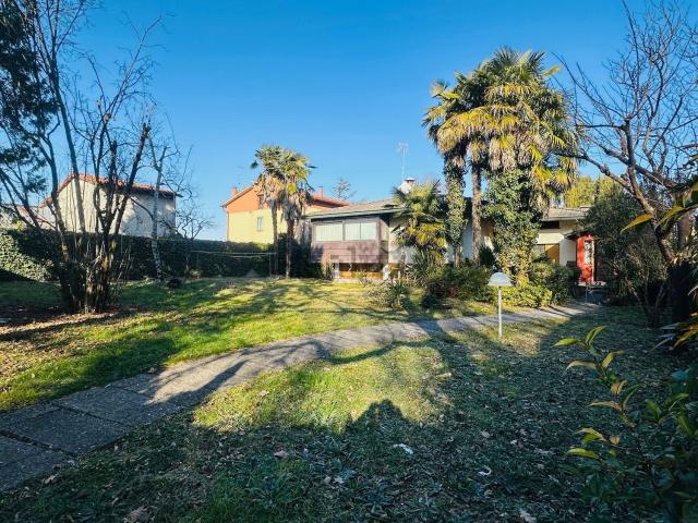 Case e ville in vendita di 225 m² in Via da Roncome, 4