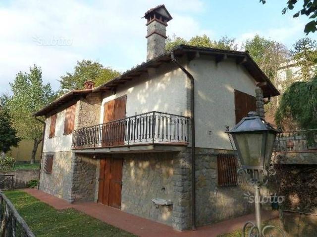 Case e ville in vendita di 225 m² in Via Dante Alighieri
