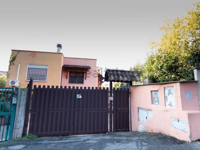 Case e ville in vendita di 225 m² in Via del Casale Lumbroso, 76