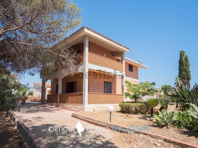 Case e ville in vendita di 225 m² in Via dell&apos opale