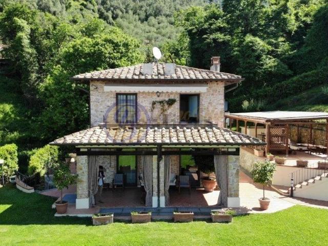 Case e ville in vendita di 225 m² in Via delle Silerchie