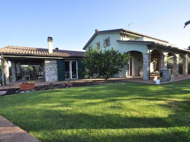 Case e ville in vendita di 225 m² in Via DI SAN BARTOLO