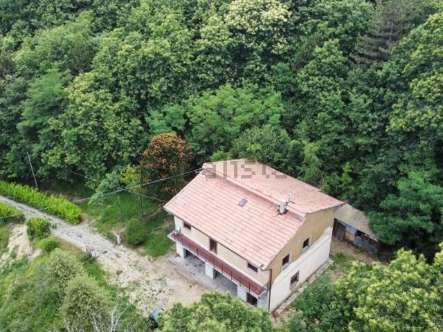 Case e ville in vendita di 225 m² in Via Fagno