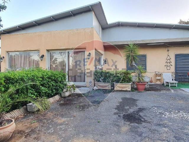 Case e ville in vendita di 225 m² in Via Fisicara, 16