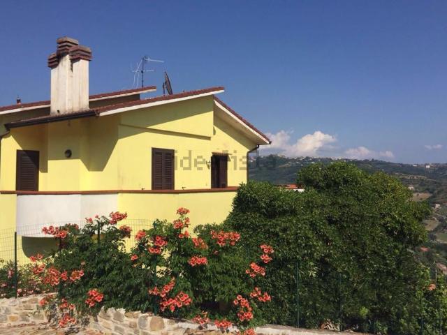 Case e ville in vendita di 225 m² in Via Frascinelle