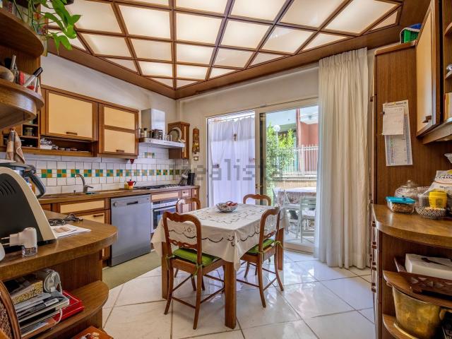 Case e ville in vendita di 225 m² in Via Frassinoro