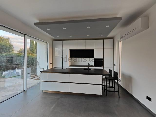Case e ville in vendita di 225 m² in Via Libertà, 3