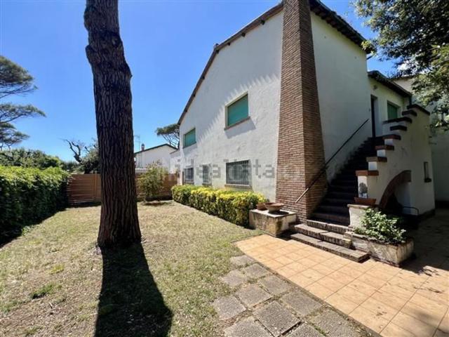 Case e ville in vendita di 225 m² in Via Santa Severa