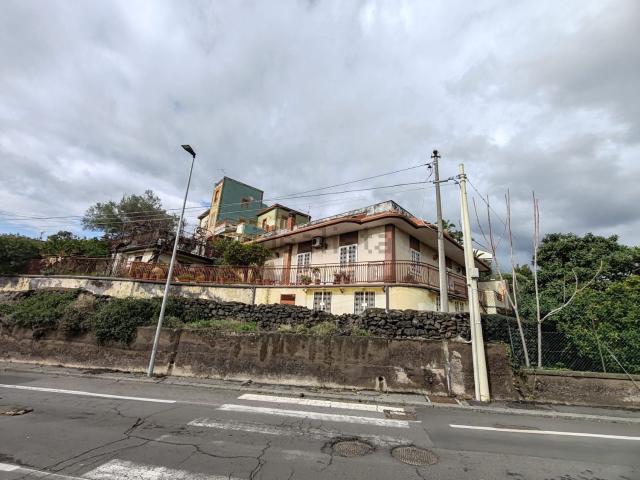 Case e ville in vendita di 225 m² in Via Scala di Betta, 69