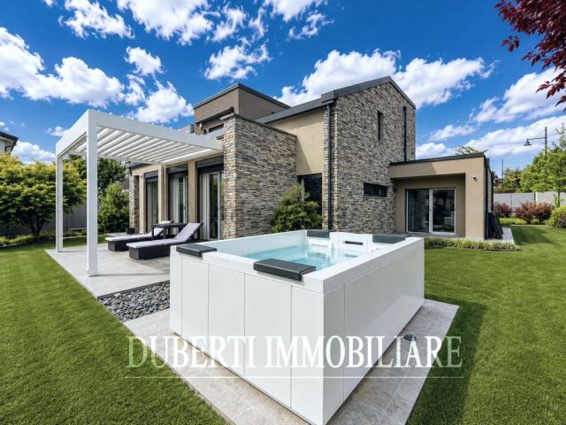 Case e ville in vendita di 225 m² in Via Perla