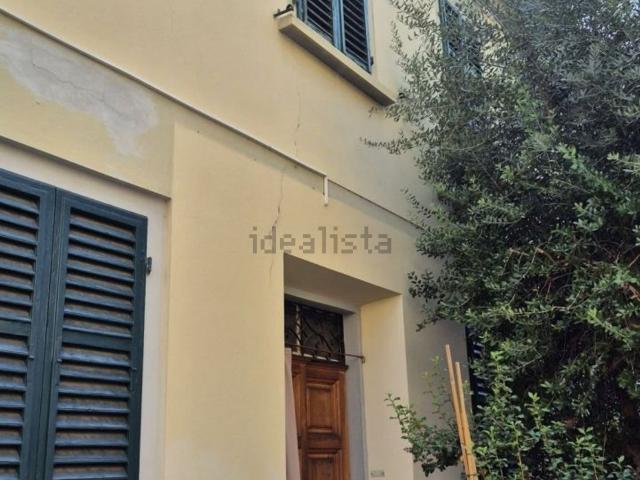 Case e ville in vendita di 225 m² in Via Pier Sansoni