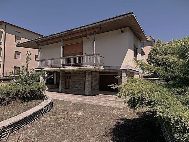Case e ville in vendita di 225 m² in Via Triumplina, 222