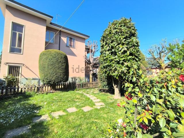 Case e ville in vendita di 225 m² in Via Vittorio Veneto, 9
