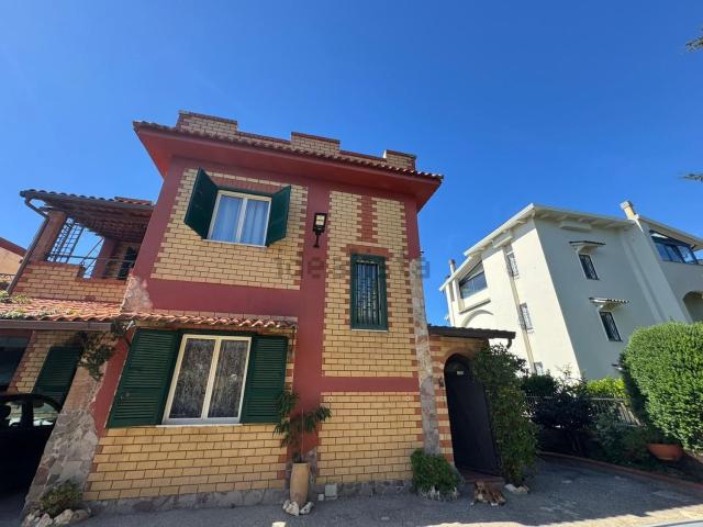 Case e ville in vendita di 225 m² in Via Vicinale Masseria