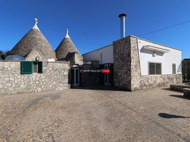 Case e ville in vendita di 225 m² in Via Villa Castelli, 95