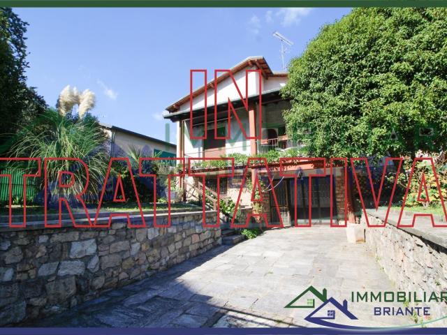 Case e ville in vendita di 225 m² in Via Visconti